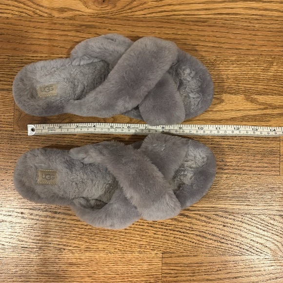UGG Women's Crisscross Slippers - Picture 9 of 9